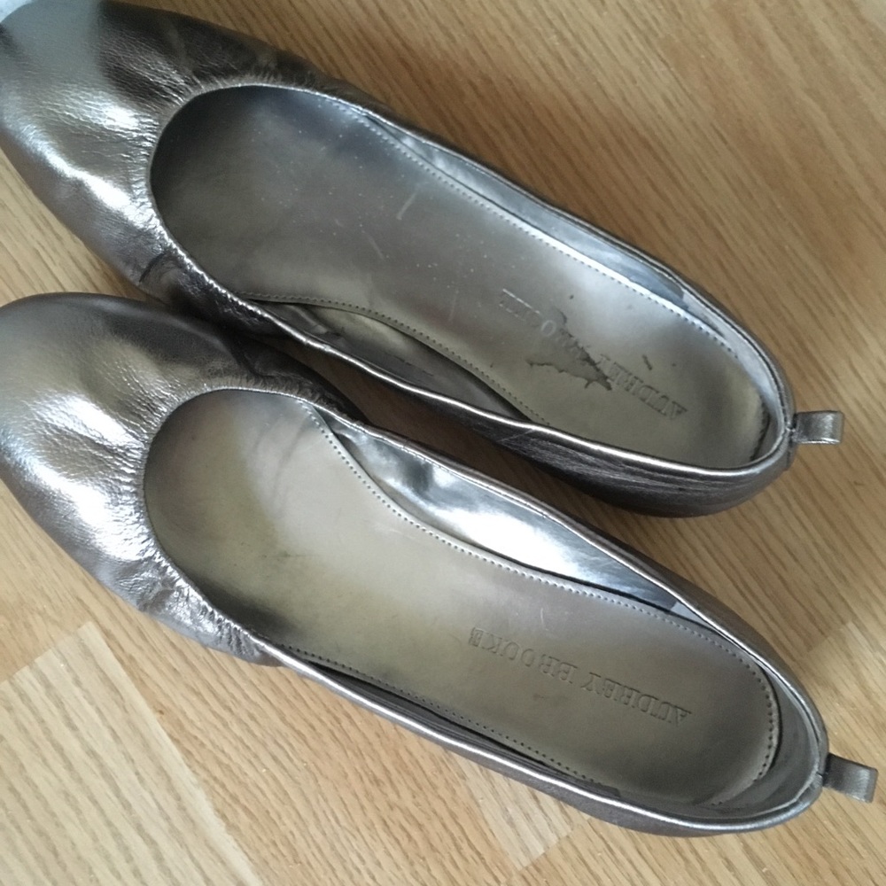 8.5 Audrey Brooke Silver Ballet Flats